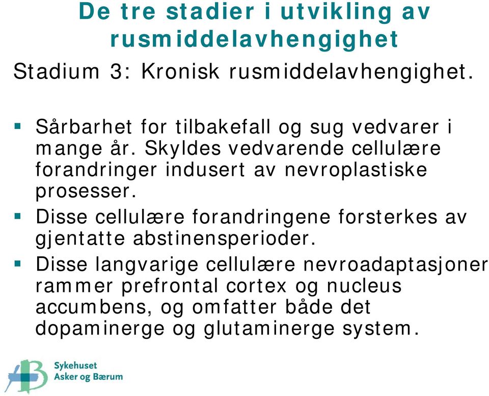 Skyldes vedvarende cellulære forandringer indusert av nevroplastiske prosesser.