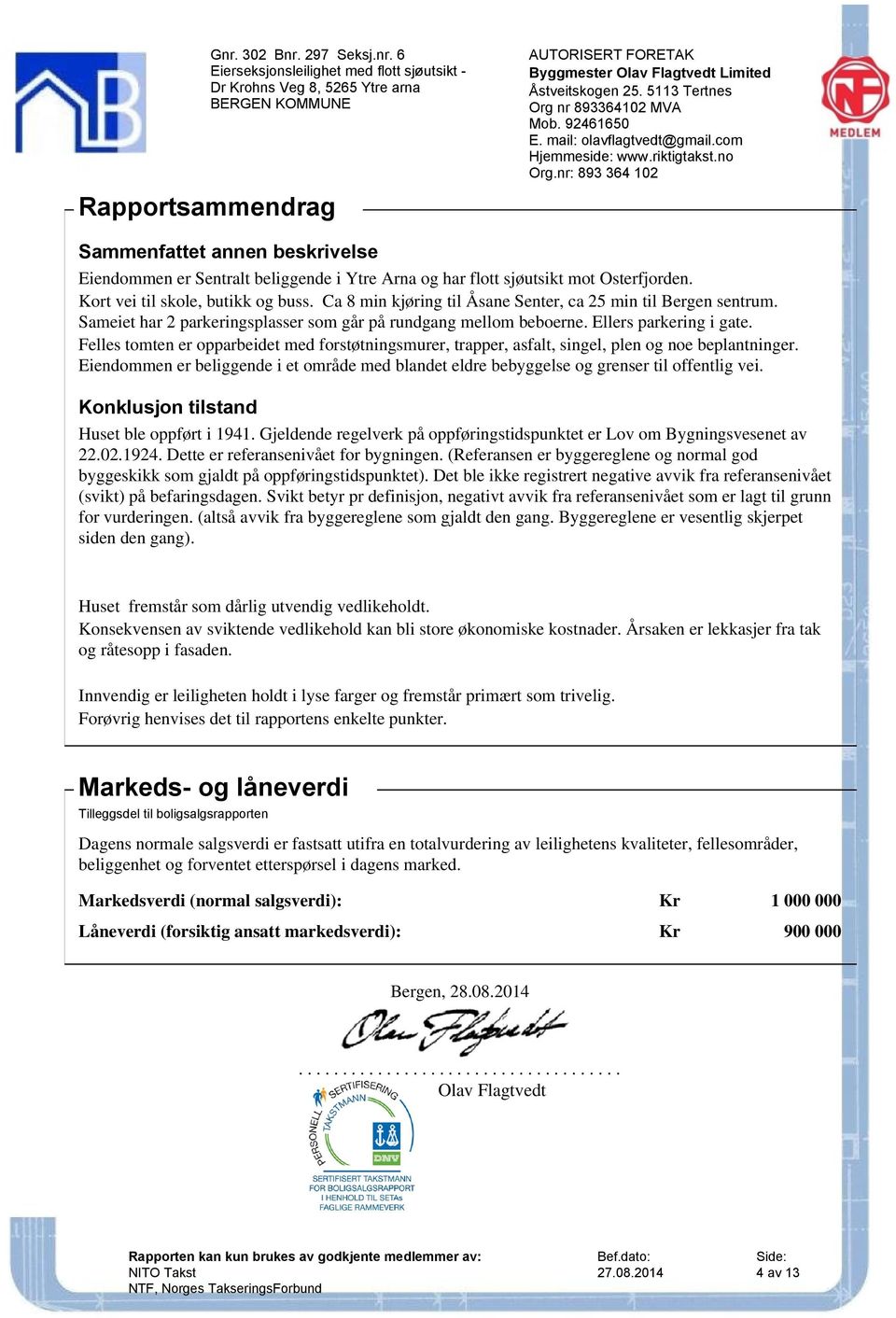 Felles tomten er opparbeidet med forstøtningsmurer, trapper, asfalt, singel, plen og noe beplantninger. Eiendommen er beliggende i et område med blandet eldre bebyggelse og grenser til offentlig vei.