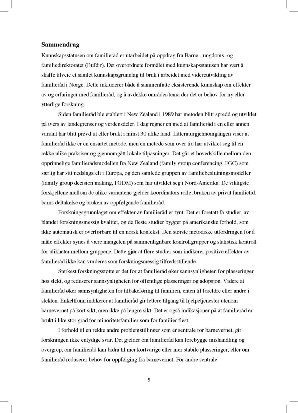 Dette inkluderer både å sammenfatte eksisterende kunnskap om effekter av og erfaringer med familieråd, og å avdekke områder/tema der det er behov for ny eller ytterlige forskning.