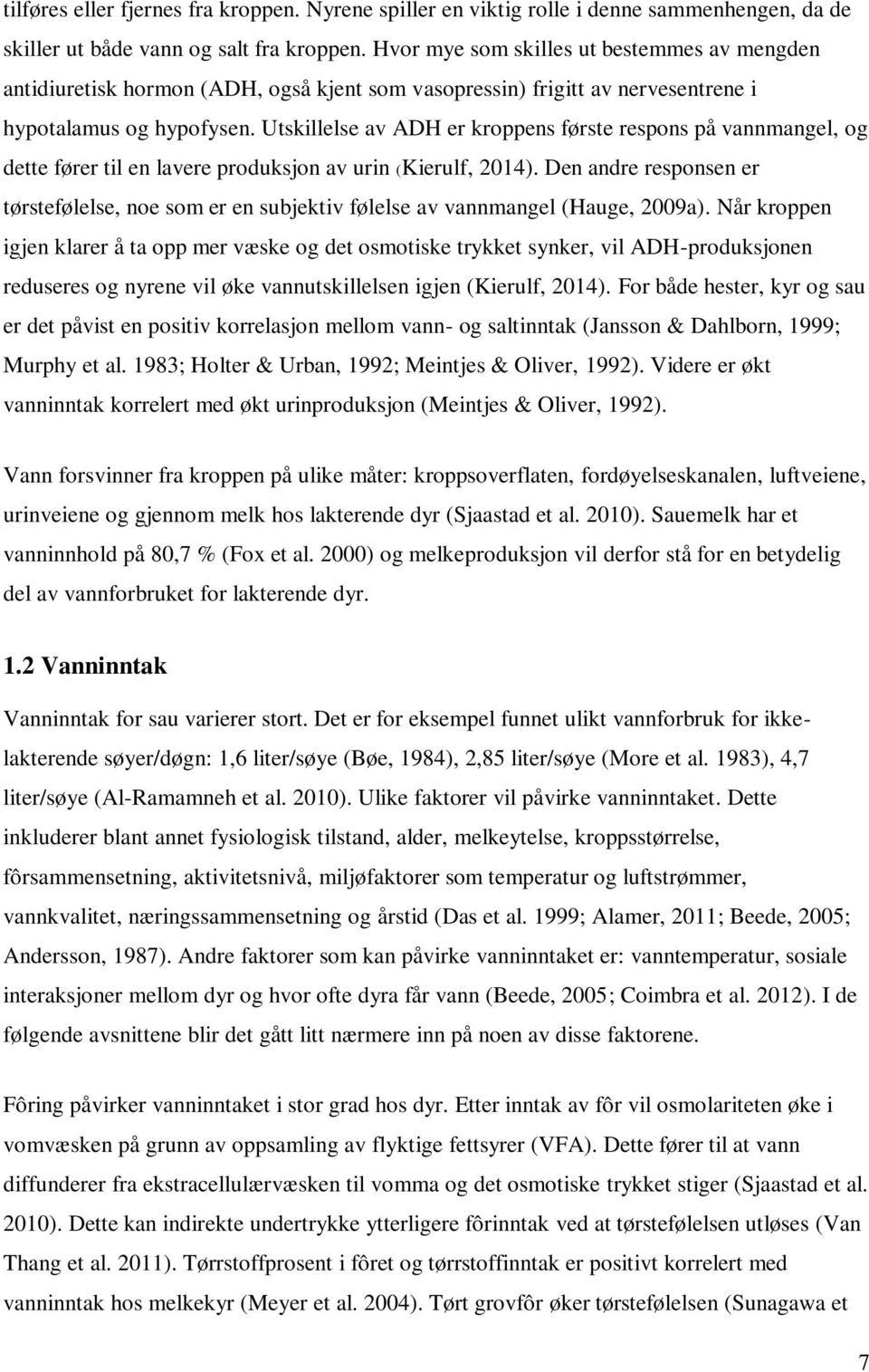 Utskillelse av ADH er kroppens første respons på vannmangel, og dette fører til en lavere produksjon av urin (Kierulf, 2014).