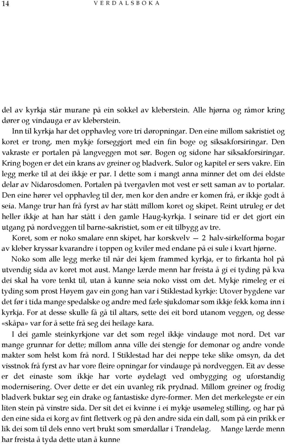 Kring bogen er det ein krans av greiner og bladverk. Sulor og kapitel er sers vakre. Ein legg merke til at dei ikkje er par. I dette som i mangt anna minner det om dei eldste delar av Nidarosdomen.