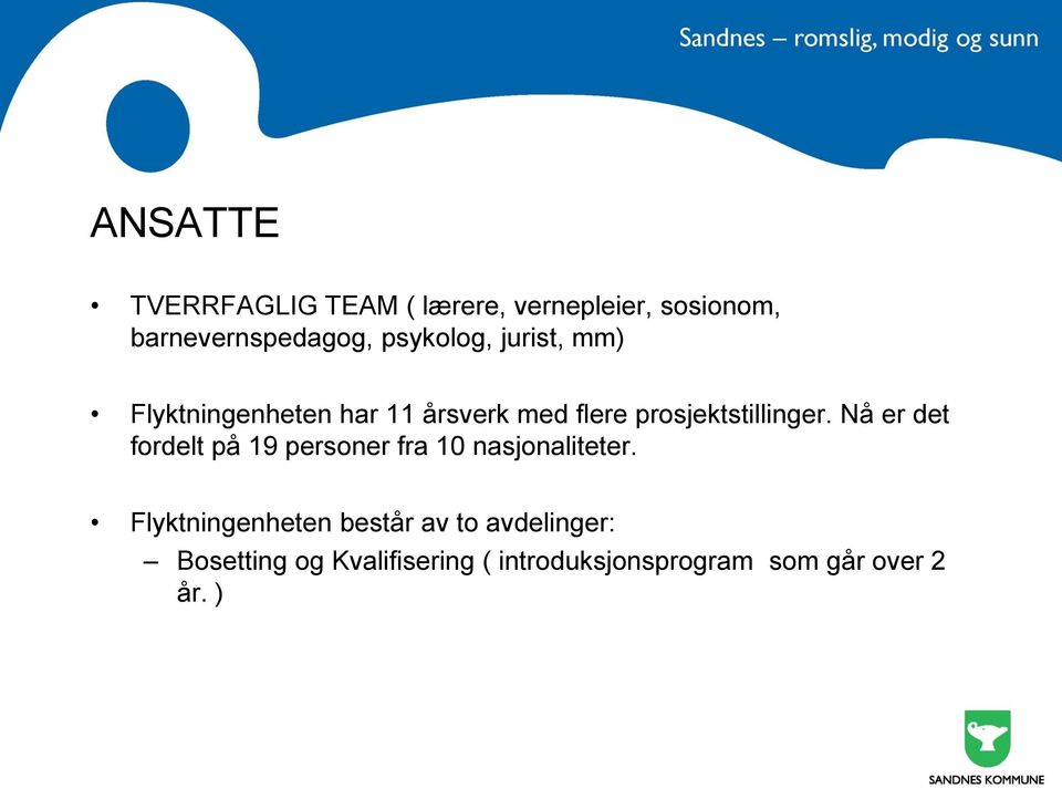 Nå er det fordelt på 19 personer fra 10 nasjonaliteter.