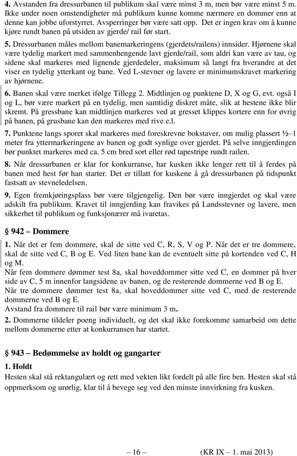 Hjørnene skal være tydelig markert med sammenhengende lavt gjerde/rail, som aldri kan være av tau, og sidene skal markeres med lignende gjerdedeler, maksimum så langt fra hverandre at det viser en