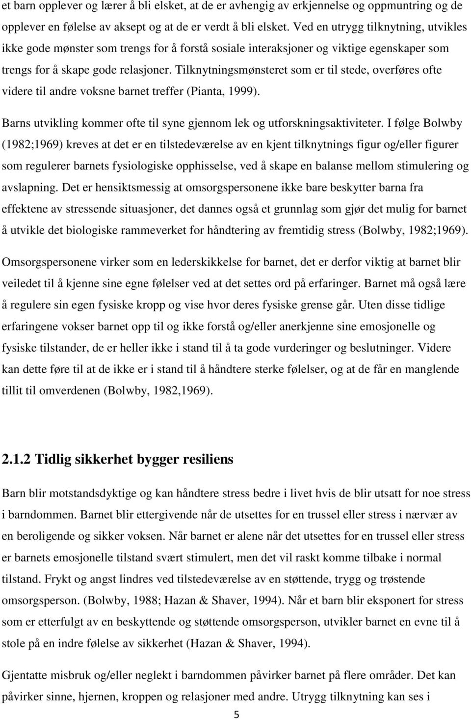 Tilknytningsmønsteret som er til stede, overføres ofte videre til andre voksne barnet treffer (Pianta, 1999). Barns utvikling kommer ofte til syne gjennom lek og utforskningsaktiviteter.