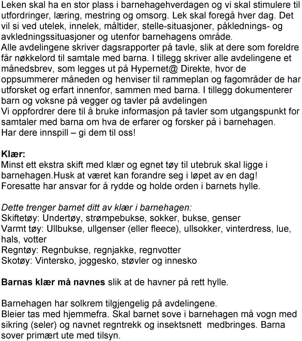 Alle avdelingene skriver dagsrapporter på tavle, slik at dere som foreldre får nøkkelord til samtale med barna.