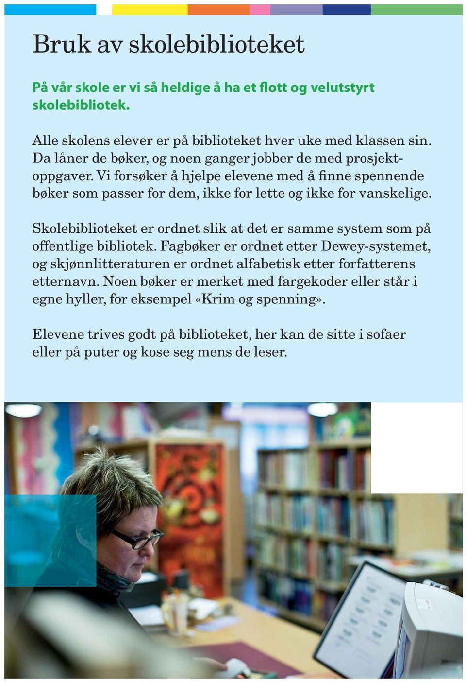 Skolebiblioteket er ordnet slik at det er samme system som på offentlige bibliotek.