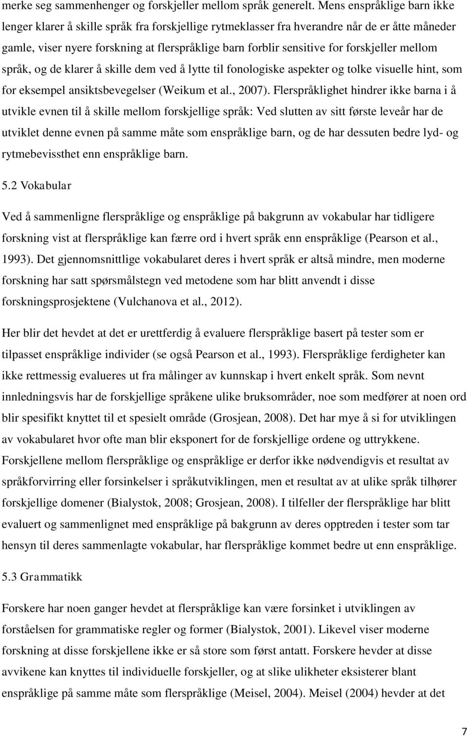 forskjeller mellom språk, og de klarer å skille dem ved å lytte til fonologiske aspekter og tolke visuelle hint, som for eksempel ansiktsbevegelser (Weikum et al., 2007).