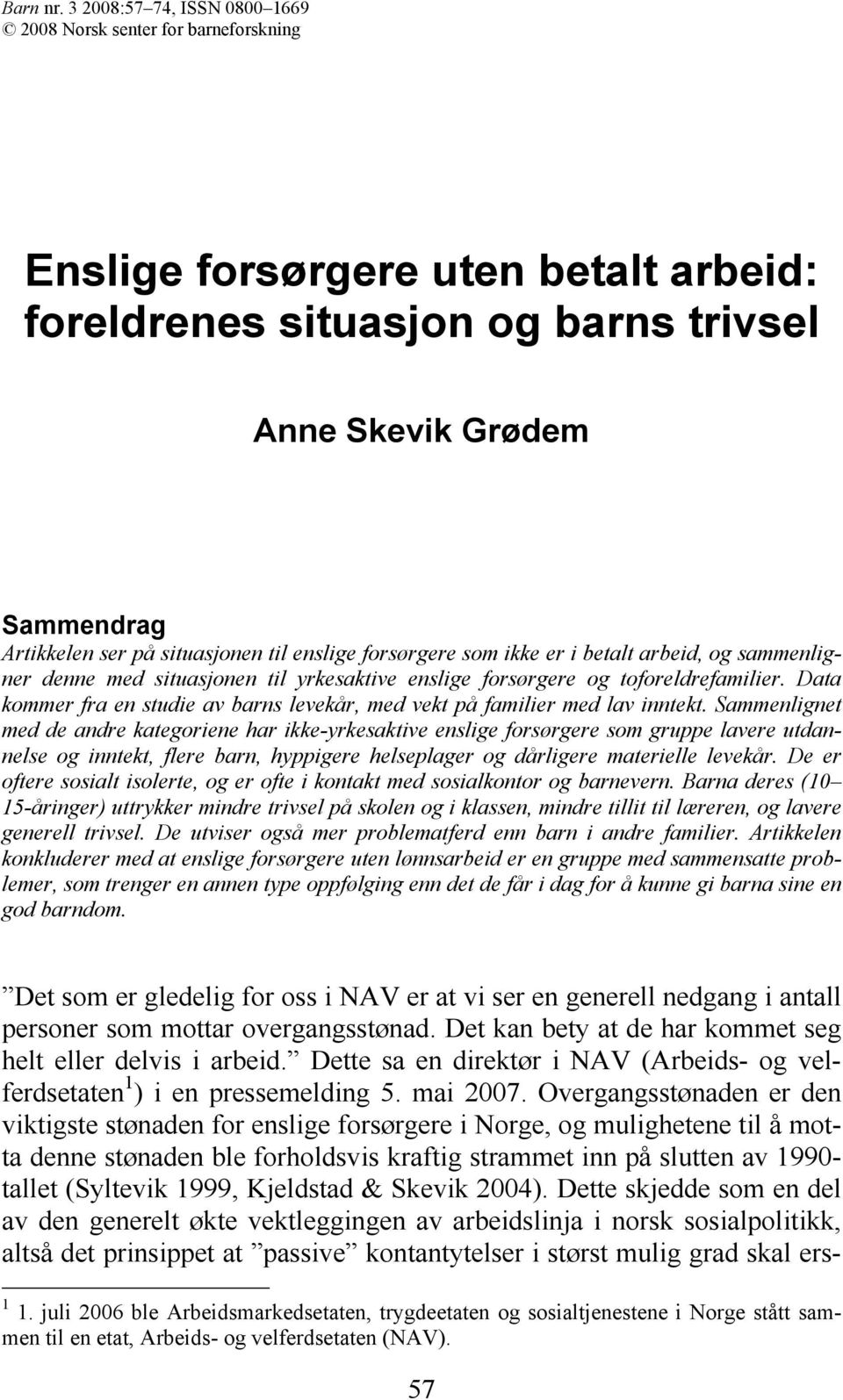 forsørgere som ikke er i betalt arbeid, og sammenligner denne med situasjonen til yrkesaktive enslige forsørgere og toforeldrefamilier.