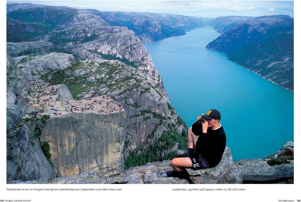 Fjellplatået ruver 604 meter over Lysefjorden, og