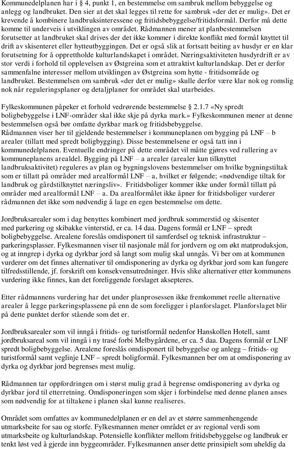 Rådmannen mener at planbestemmelsen forutsetter at landbruket skal drives der det ikke kommer i direkte konflikt med formål knyttet til drift av skisenteret eller hytteutbyggingen.