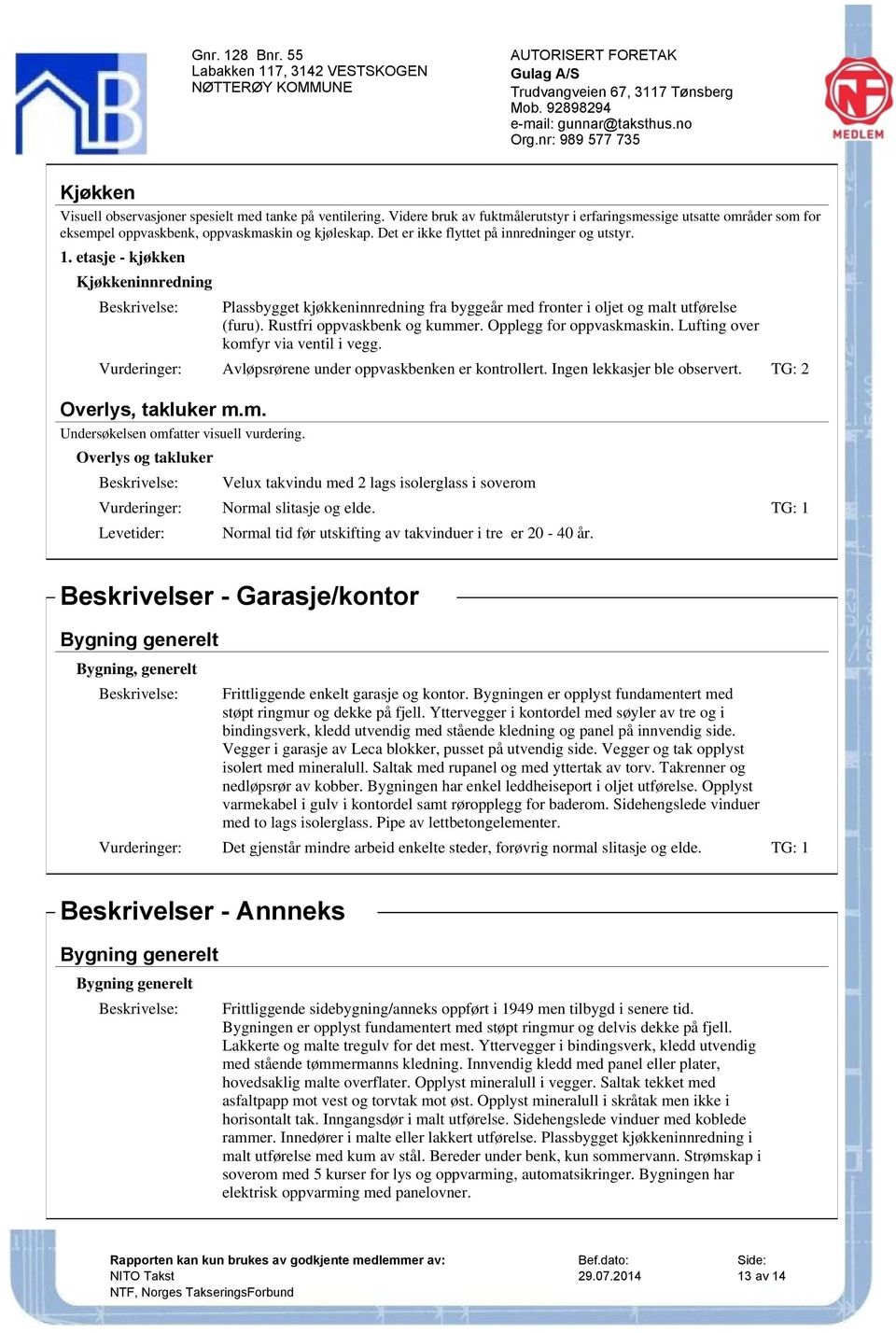 Rustfri oppvaskbenk og kummer. Opplegg for oppvaskmaskin. Lufting over komfyr via ventil i vegg. Avløpsrørene under oppvaskbenken er kontrollert. Ingen lekkasjer ble observert.