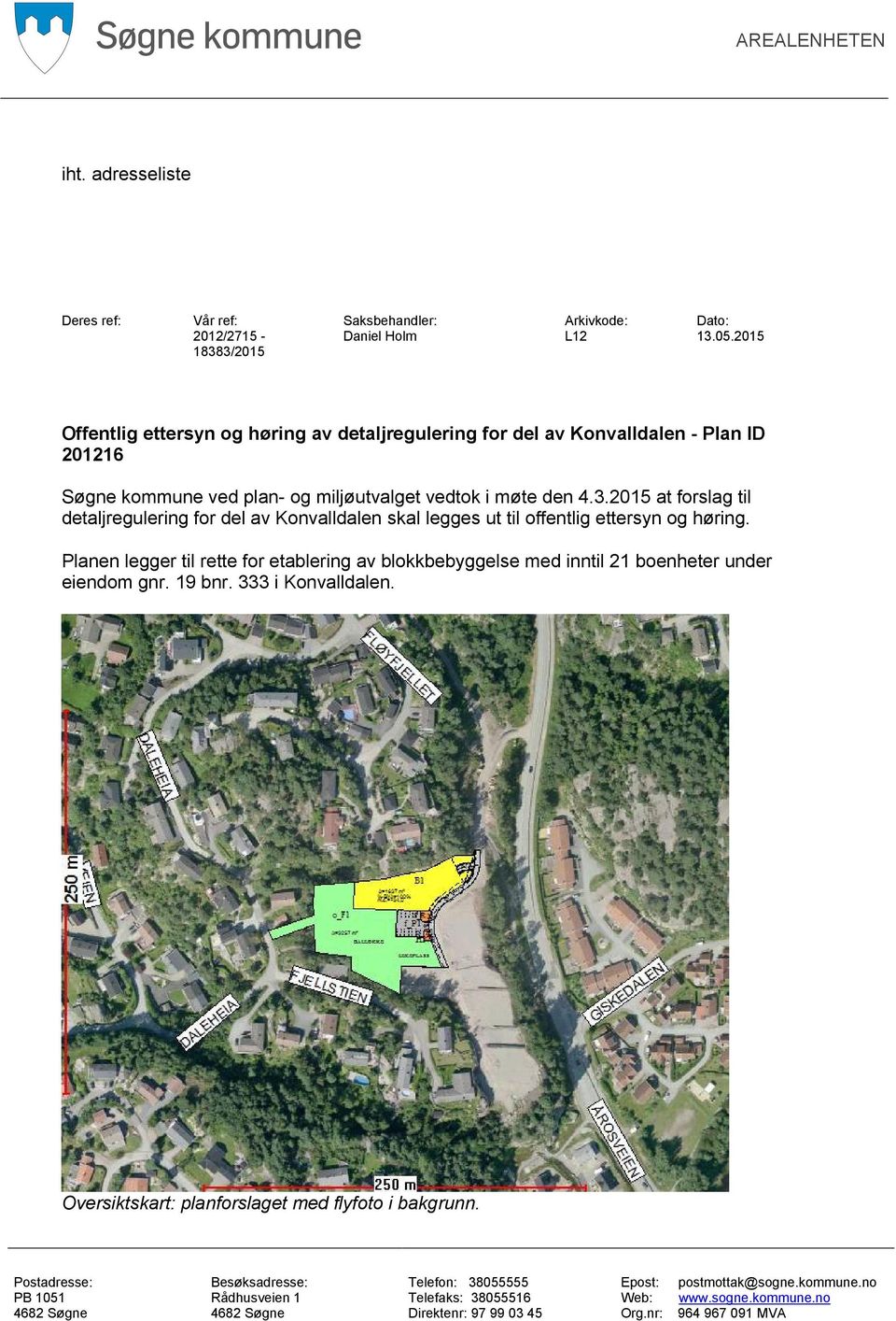 Planen legger til rette for etablering av blokkbebyggelse med inntil 21 boenheter under eiendom gnr. 19 bnr. 333 i Konvalldalen. Oversiktskart: planforslaget med flyfoto i bakgrunn.