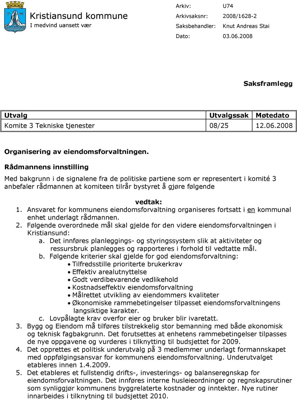 Ansvaret for kommunens eiendomsforvaltning organiseres fortsatt i en kommunal enhet underlagt rådmannen. 2. Følgende overordnede mål skal gjelde for den videre eiendomsforvaltningen i Kristiansund: a.