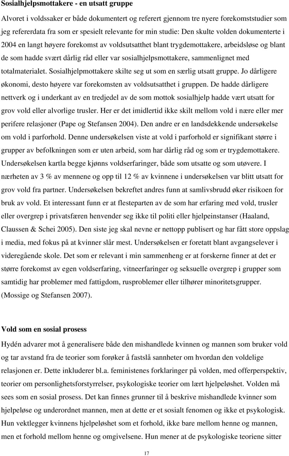 med totalmaterialet. Sosialhjelpmottakere skilte seg ut som en særlig utsatt gruppe. Jo dårligere økonomi, desto høyere var forekomsten av voldsutsatthet i gruppen.