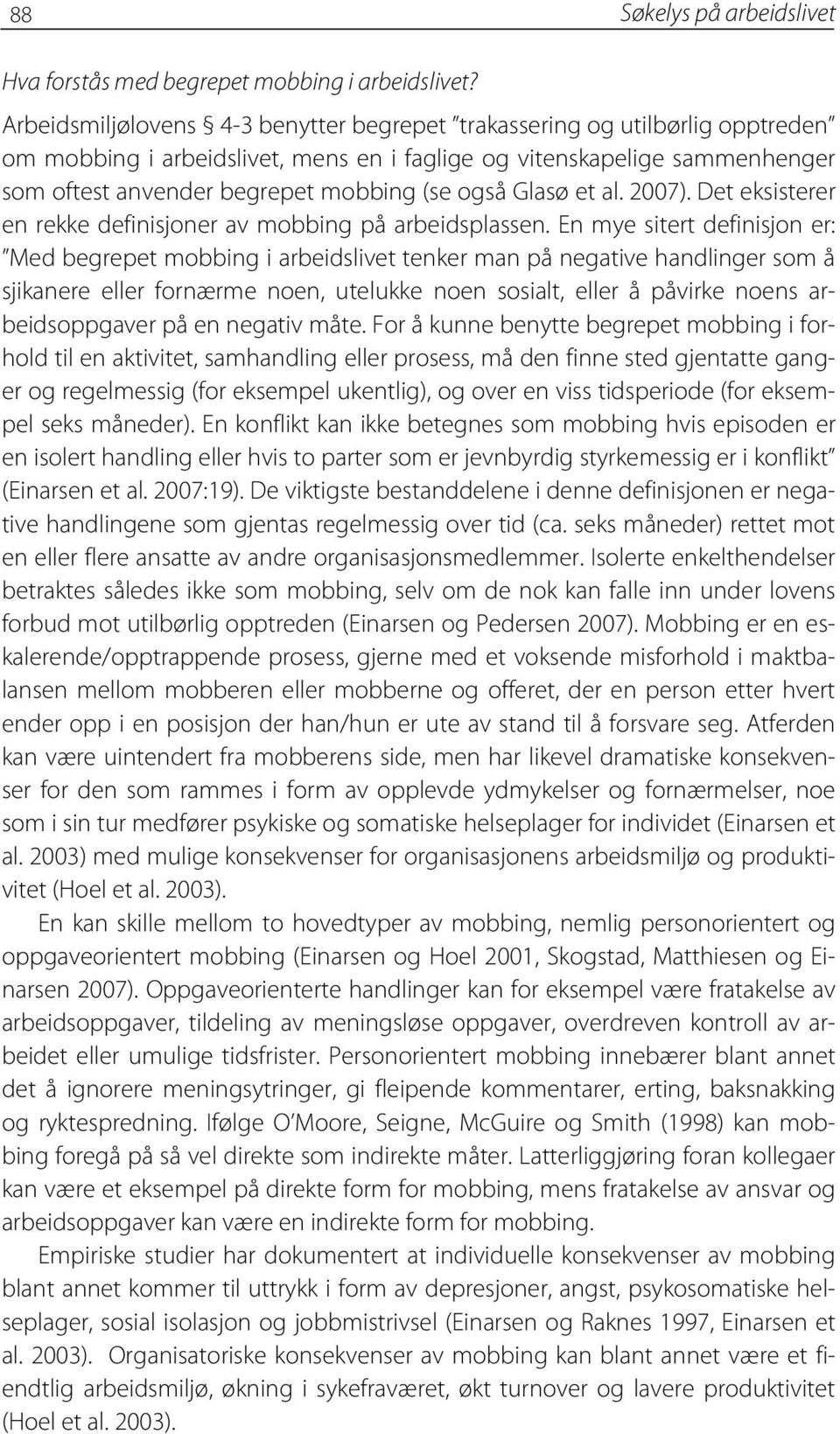 Glasø et al. 2007). Det eksisterer en rekke definisjoner av mobbing på arbeidsplassen.