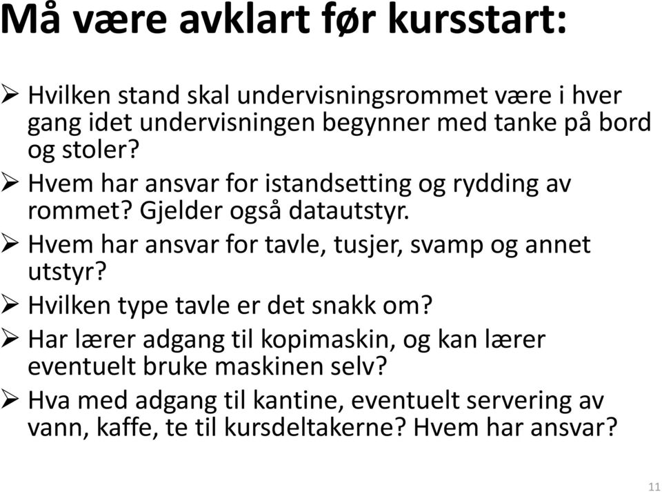 Hvem har ansvar for tavle, tusjer, svamp og annet utstyr? Hvilken type tavle er det snakk om?