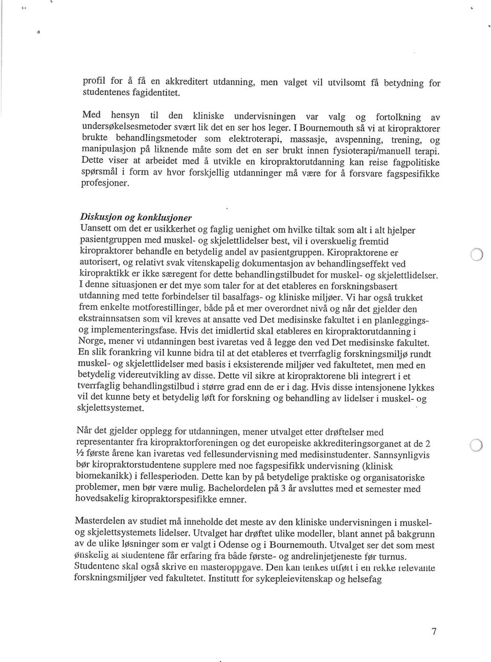 I Bournemouth så vi at kiropraktorer brukte behandlingsmetoder som elektroterapi, massasje, avspenning, trening, og manipulasjon på liki~ende måte som det en ser brukt innen fysioterapi/manuell