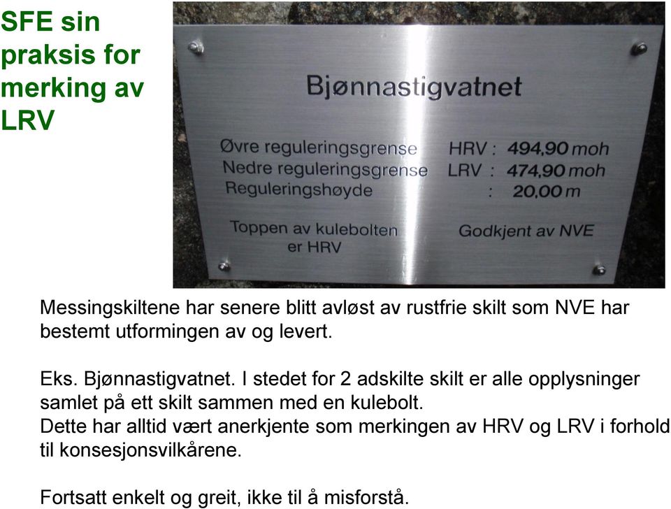 I stedet for 2 adskilte skilt er alle opplysninger samlet på ett skilt sammen med en kulebolt.