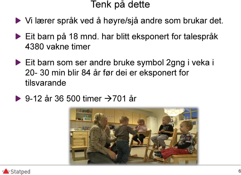 har blitt eksponert for talespråk 4380 vakne timer Eit barn som ser