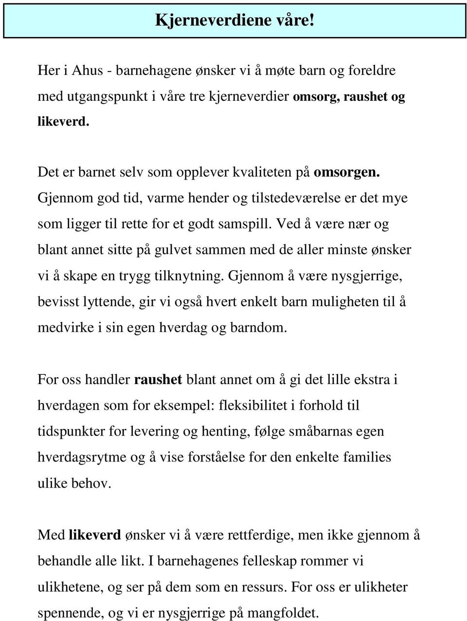 Ved å være nær og blant annet sitte på gulvet sammen med de aller minste ønsker vi å skape en trygg tilknytning.