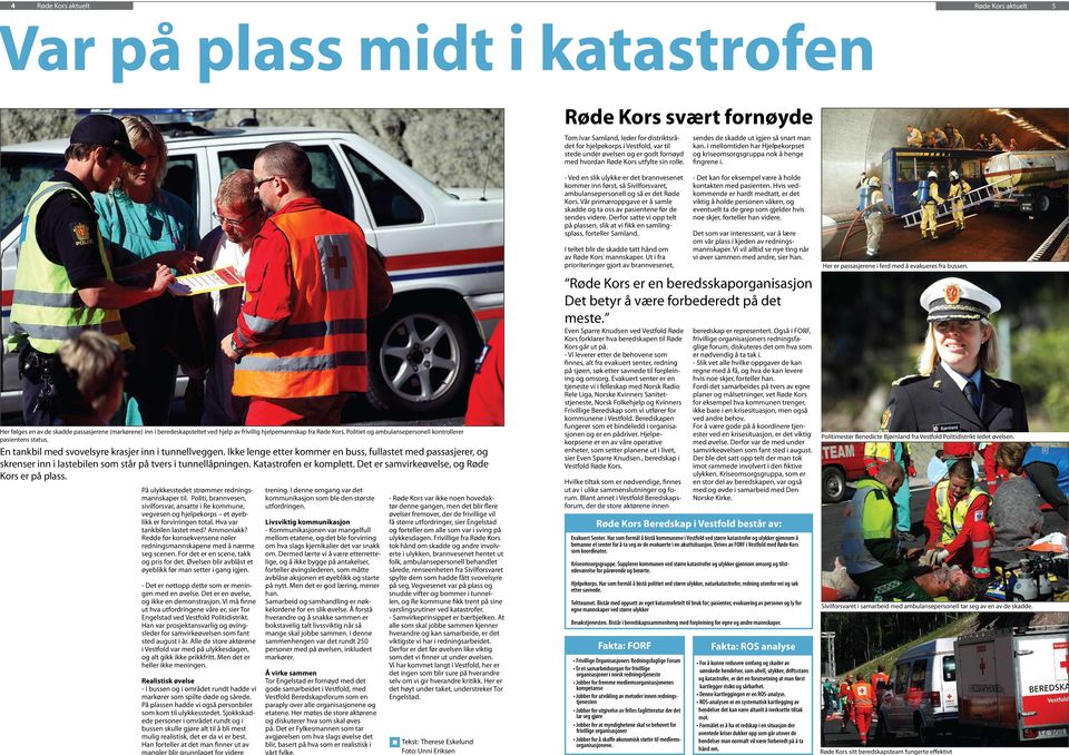 er følges en av de skadde passasjerene (markørene) inn i beredeskapsteltet ved hjelp av frivillig hjelpemannskap fra Røde Kors. Politiet og ambulansepersonell kontrollerer asientens status.