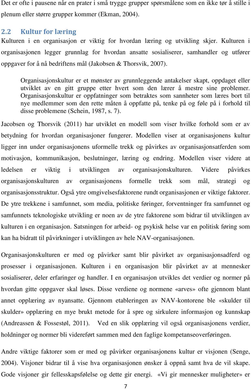 Kulturen i organisasjonen legger grunnlag for hvordan ansatte sosialiserer, samhandler og utfører oppgaver for å nå bedriftens mål (Jakobsen & Thorsvik, 2007).