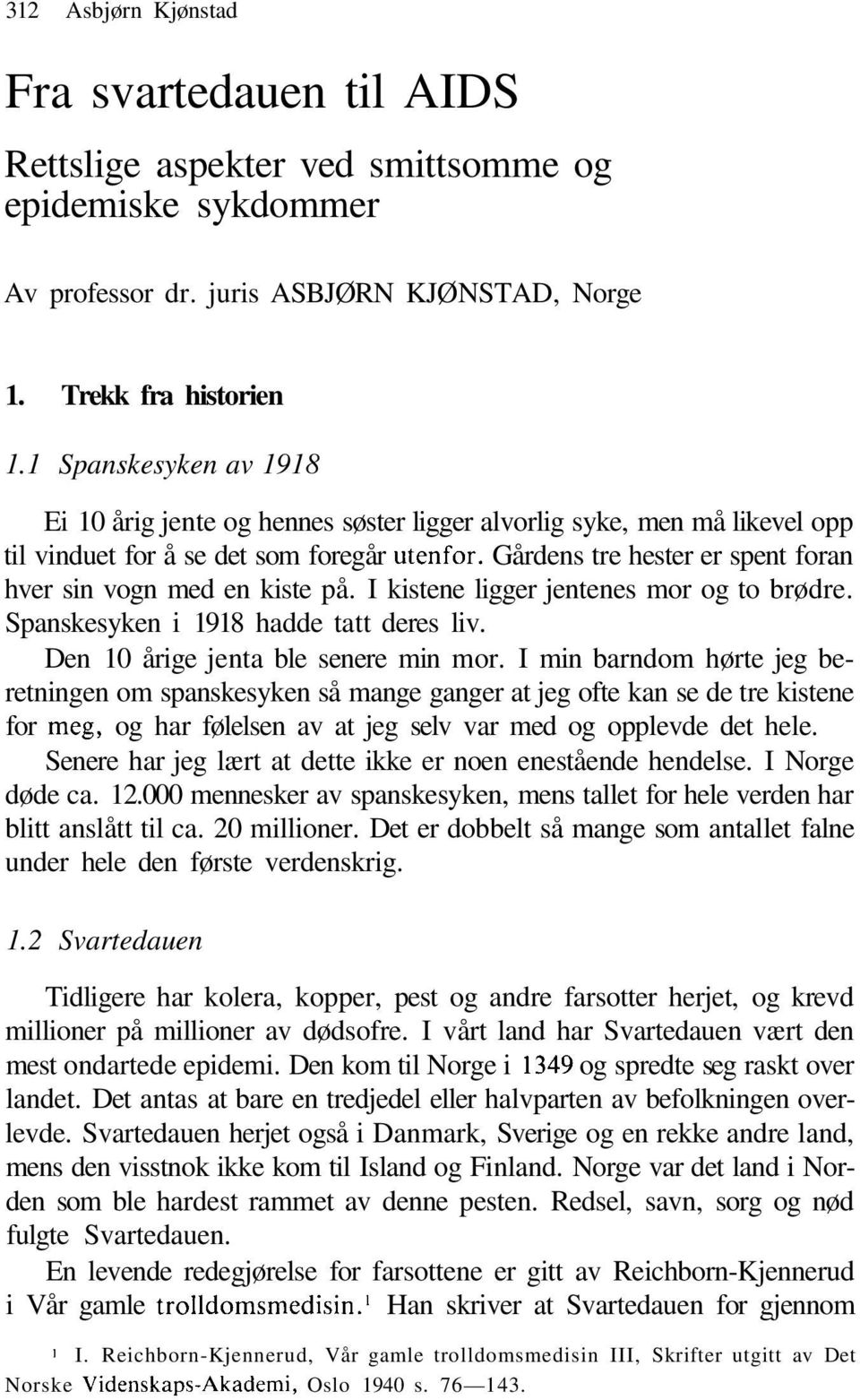 Gårdens tre hester er spent foran hver sin vogn med en kiste på. I kistene ligger jentenes mor og to brødre. Spanskesyken i 1918 hadde tatt deres liv. Den 10 årige jenta ble senere min mor.