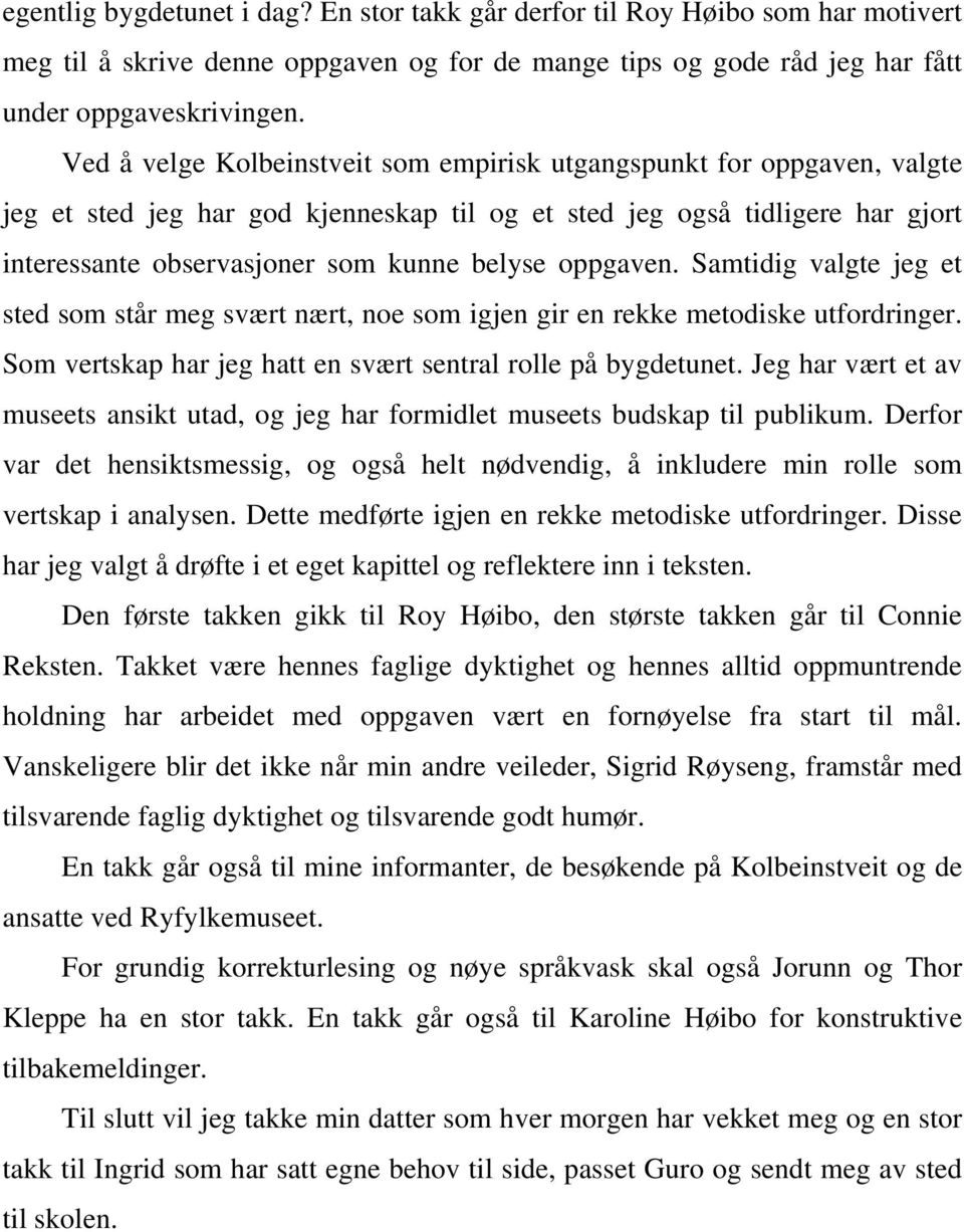 oppgaven. Samtidig valgte jeg et sted som står meg svært nært, noe som igjen gir en rekke metodiske utfordringer. Som vertskap har jeg hatt en svært sentral rolle på bygdetunet.