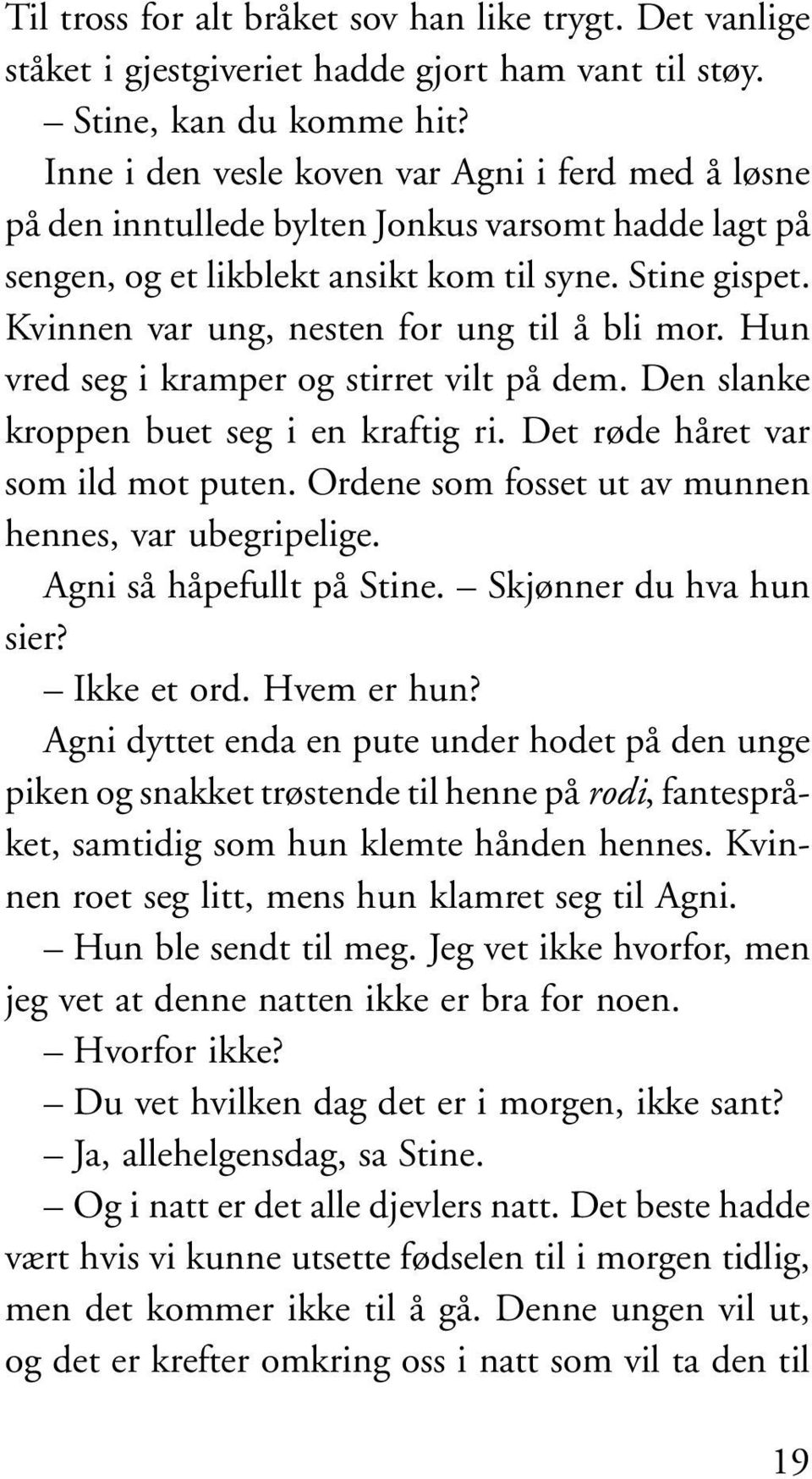 Kvinnen var ung, nesten for ung til å bli mor. Hun vred seg i kramper og stirret vilt på dem. Den slanke kroppen buet seg i en kraftig ri. Det røde håret var som ild mot puten.