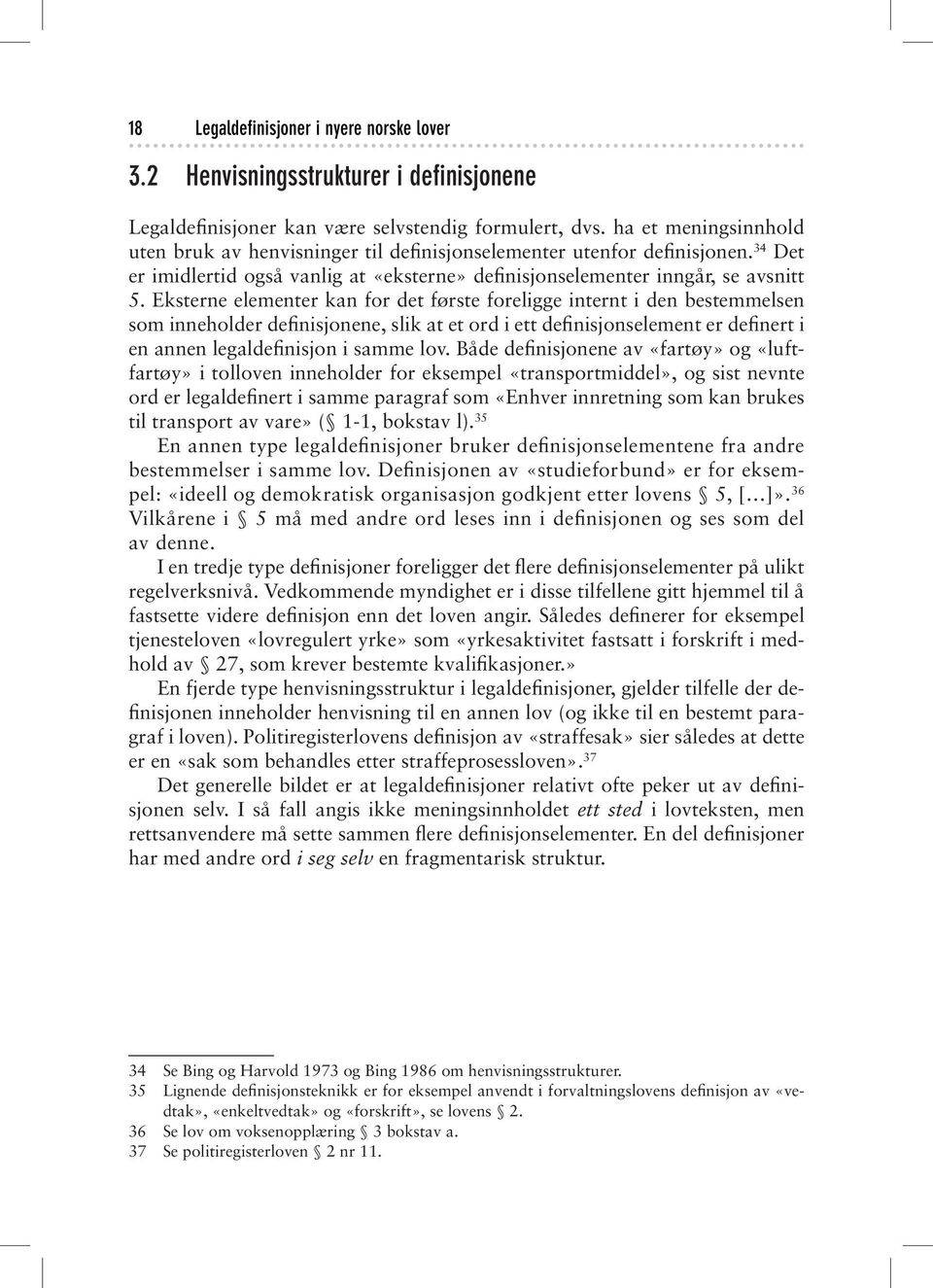 Eksterne elementer kan for det første foreligge internt i den bestemmelsen som inneholder definisjonene, slik at et ord i ett definisjonselement er definert i en annen legaldefinisjon i samme lov.