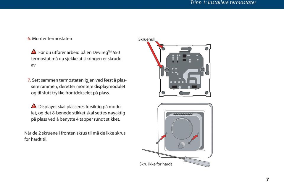 Sett sammen termostaten igjen ved først å plassere rammen, deretter montere displaymodulet og til slutt trykke frontdekselet på