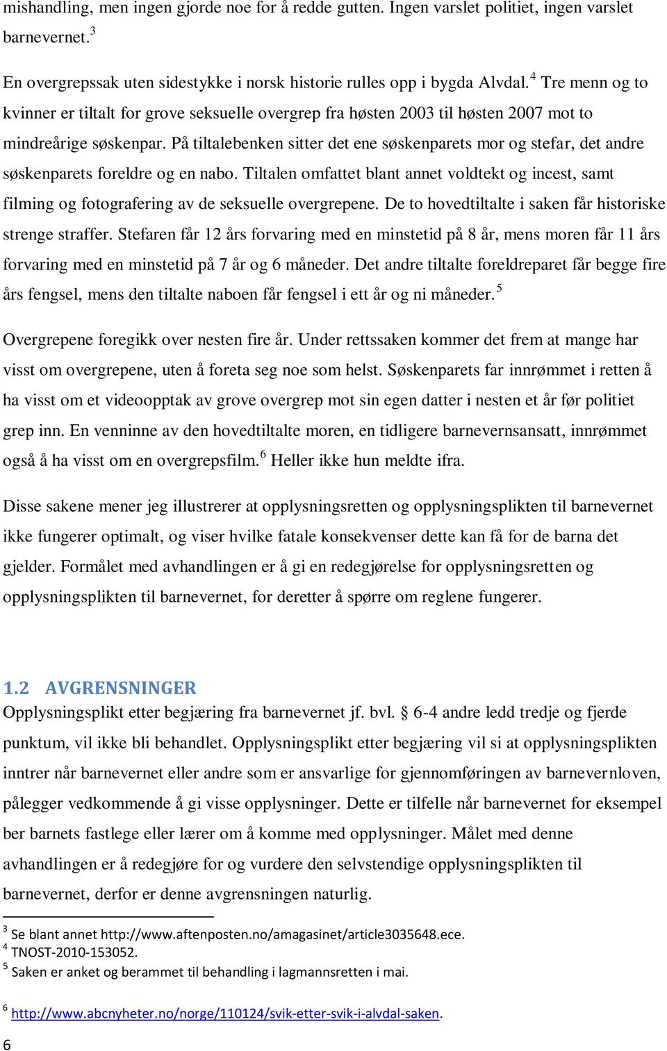 På tiltalebenken sitter det ene søskenparets mor og stefar, det andre søskenparets foreldre og en nabo.