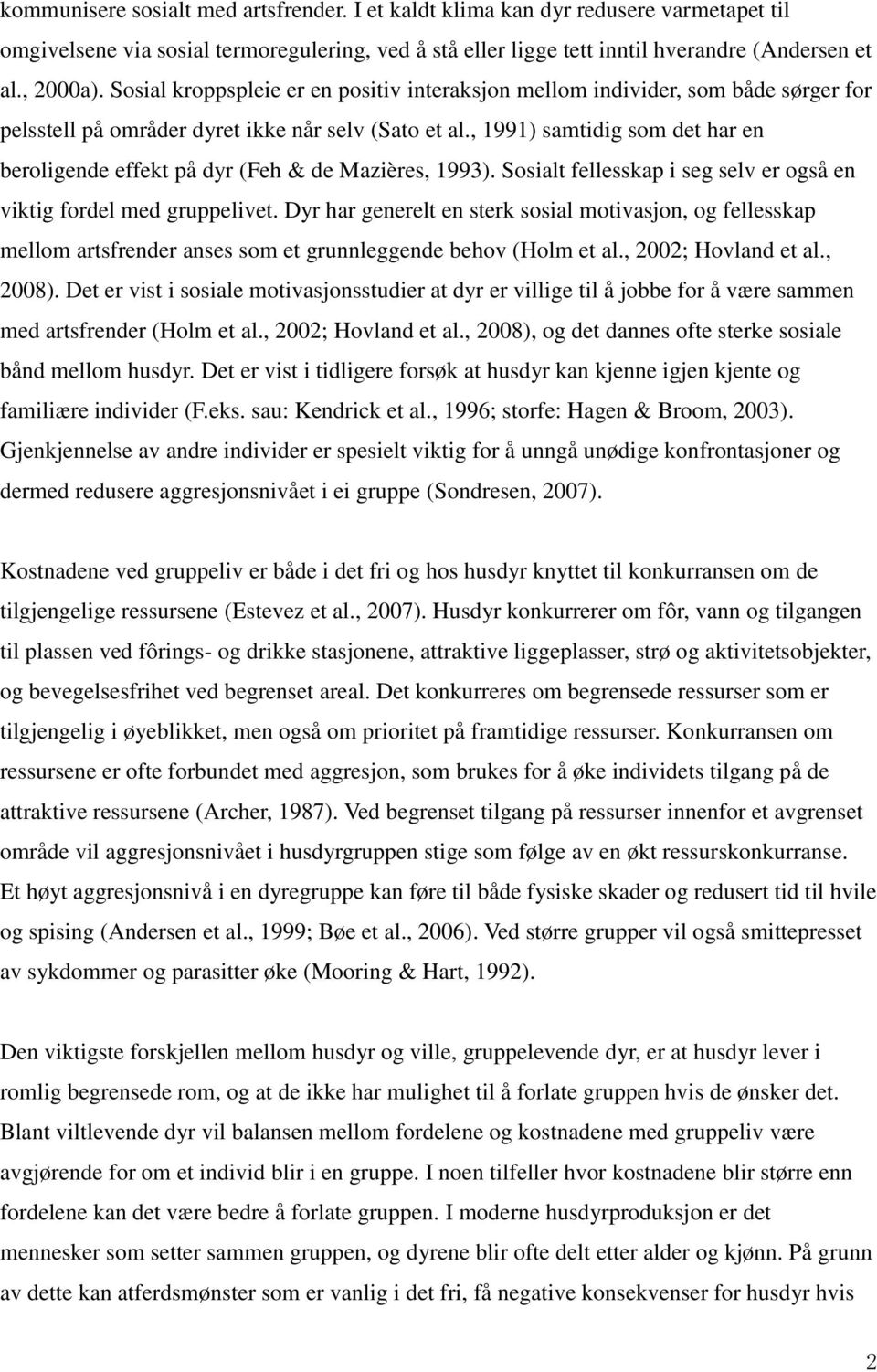 , 1991) samtidig som det har en beroligende effekt på dyr (Feh & de Mazières, 1993). Sosialt fellesskap i seg selv er også en viktig fordel med gruppelivet.