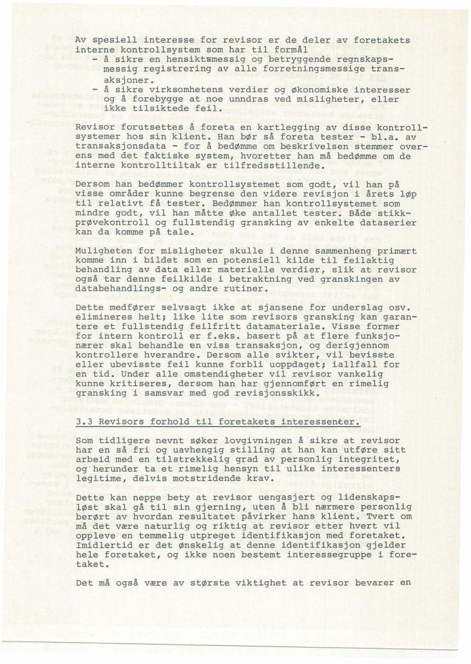 Revisor forutsettes a foreta en kartlegging av disse kontrollsystemer hos sin klient. Han b r sa foreta tester - bl.a. av transaksjonsdata - for a bed mme om beskrivelsen stemmer overens med det faktiske system, hvoretter han rna bed mme om de interne kontrolltiltak er tilfredsstillende.