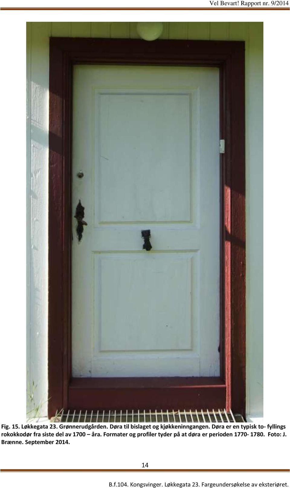 Døra er en typisk to- fyllings rokokkodør fra siste del av