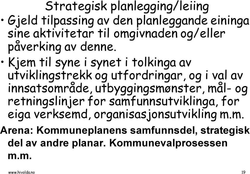 Kjem til syne i synet i tolkinga av utviklingstrekk og utfordringar, og i val av innsatsområde,