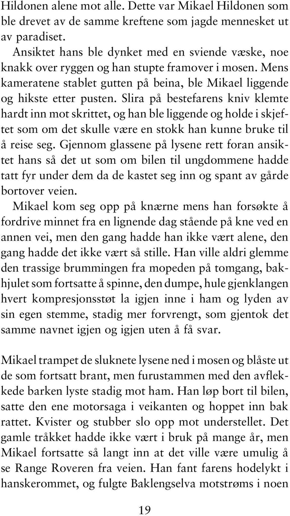 Slira på bestefarens kniv klemte hardt inn mot skrittet, og han ble liggende og holde i skjeftet som om det skulle være en stokk han kunne bruke til å reise seg.