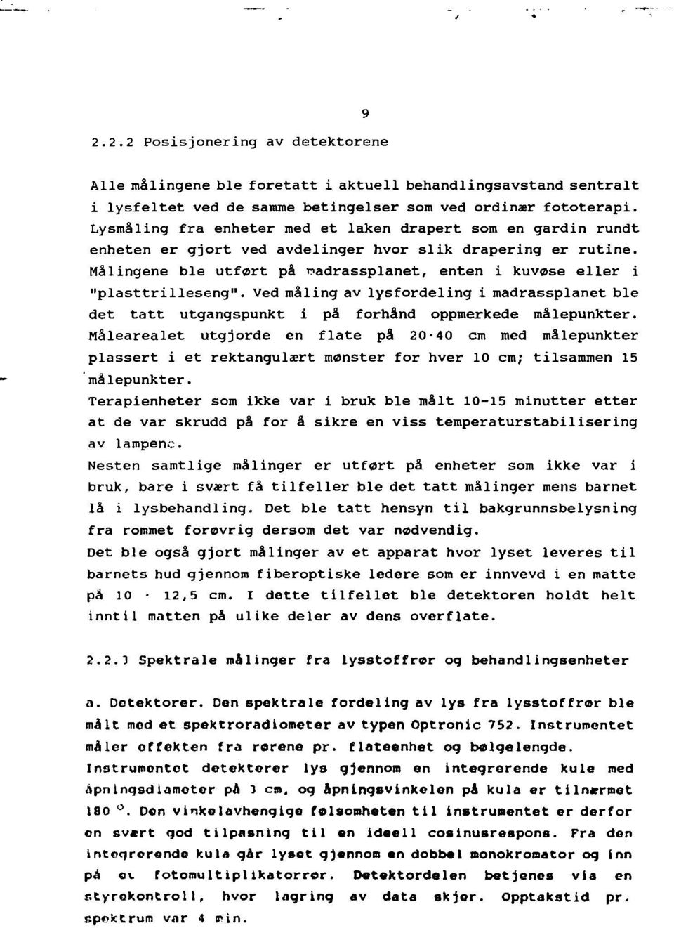 Målingene ble utfart på nadrassplanet, enten i kuvøse eller i "plasttrilleseng". Ved måling av lysfordeling i madrassplanet ble det tatt utgangspunkt i på forhand oppmerkede malepunkter.