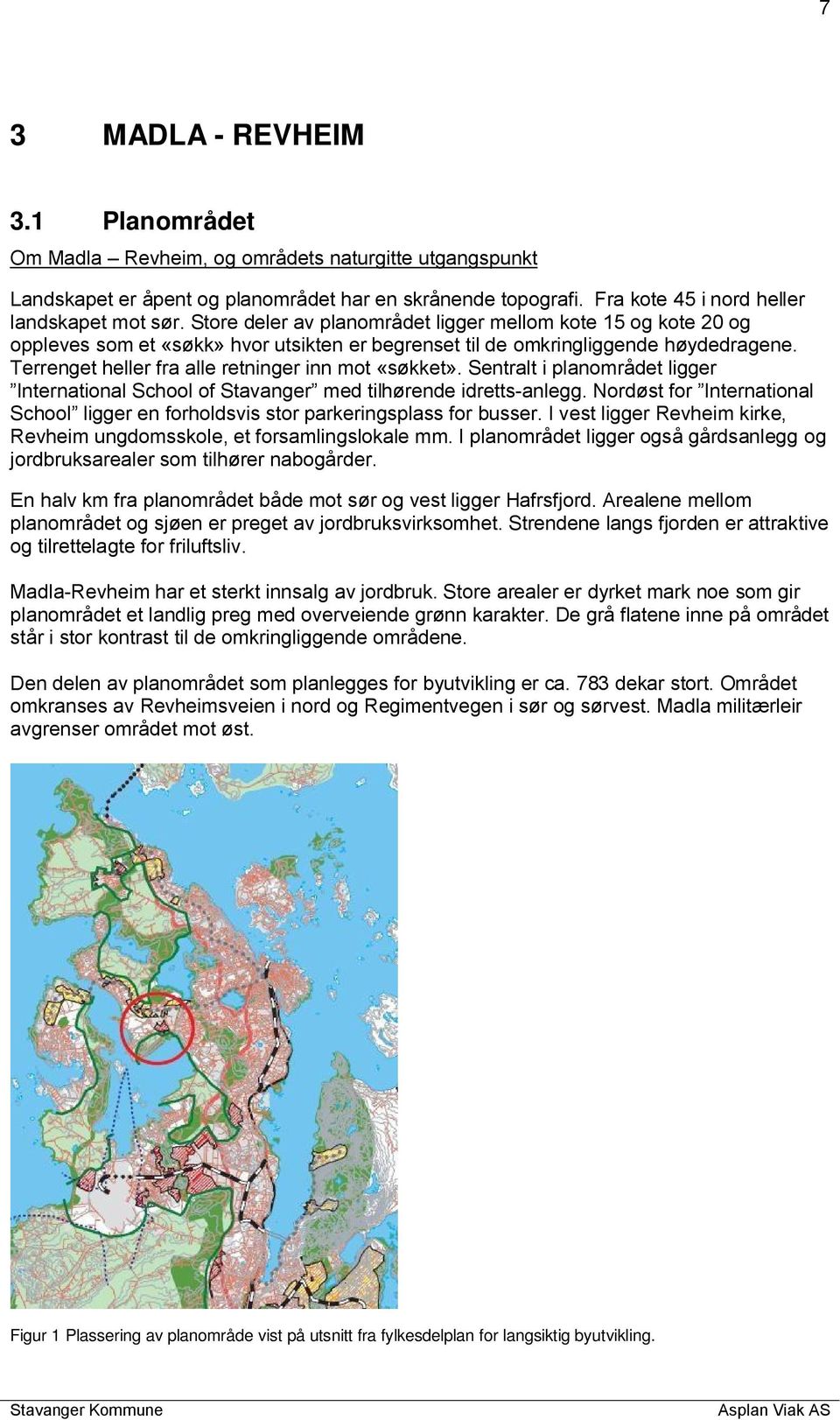 Terrenget heller fra alle retninger inn mot «søkket». Sentralt i planområdet ligger International School of Stavanger med tilhørende idretts-anlegg.