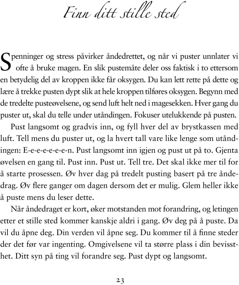 Begynn med de tredelte pusteøvelsene, og send luft helt ned i magesekken. Hver gang du puster ut, skal du telle under utåndingen. Fokuser utelukkende på pusten.