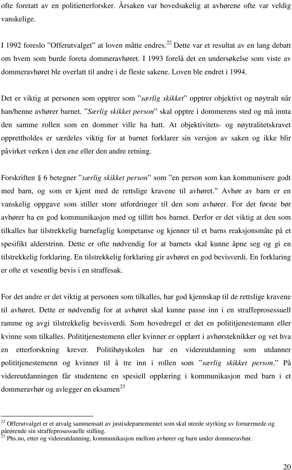 Loven ble endret i 1994. Det er viktig at personen som opptrer som særlig skikket opptrer objektivt og nøytralt når han/henne avhører barnet.