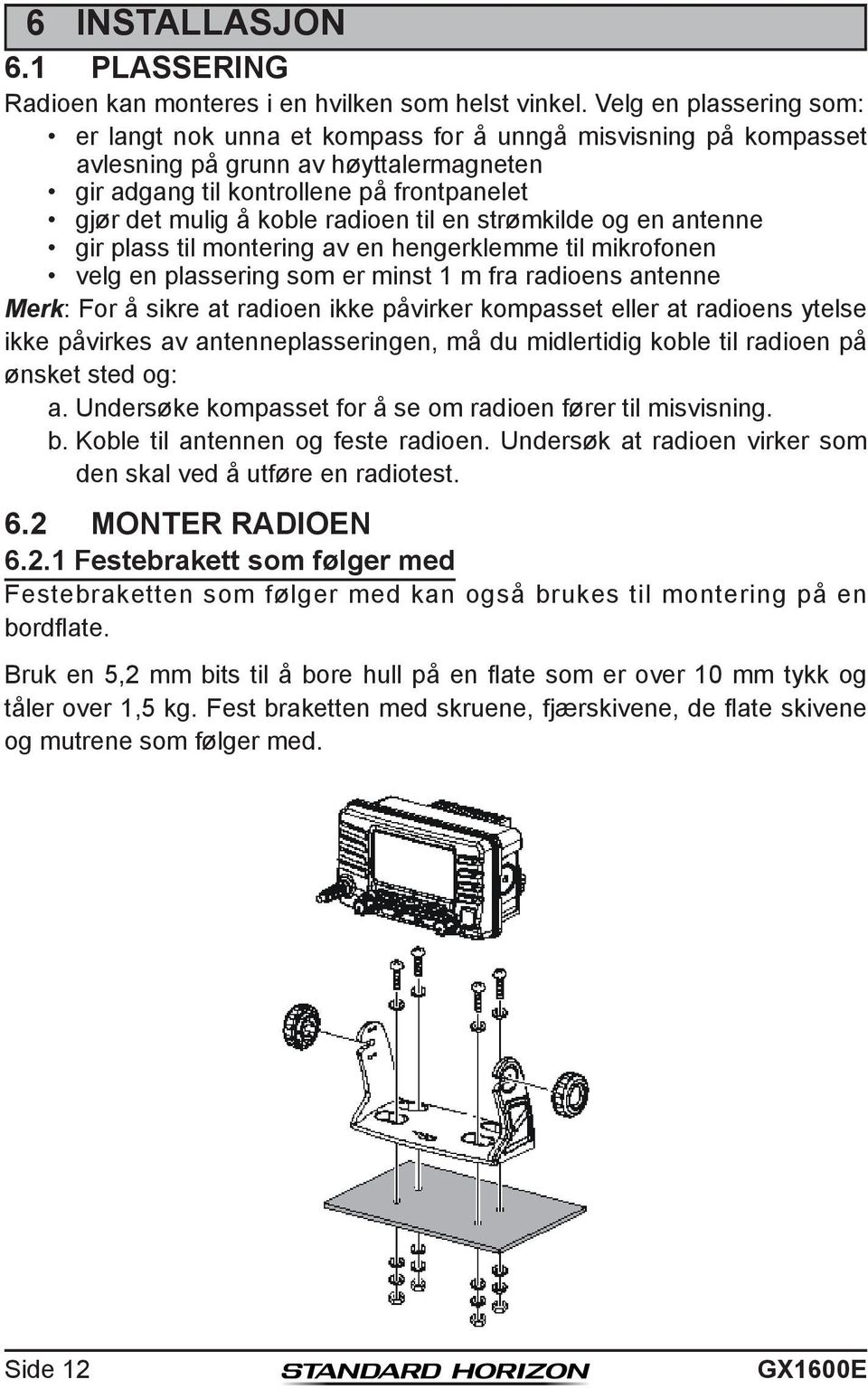 radioen til en strømkilde og en antenne gir plass til montering av en hengerklemme til mikrofonen velg en plassering som er minst 1 m fra radioens antenne Merk: For å sikre at radioen ikke påvirker