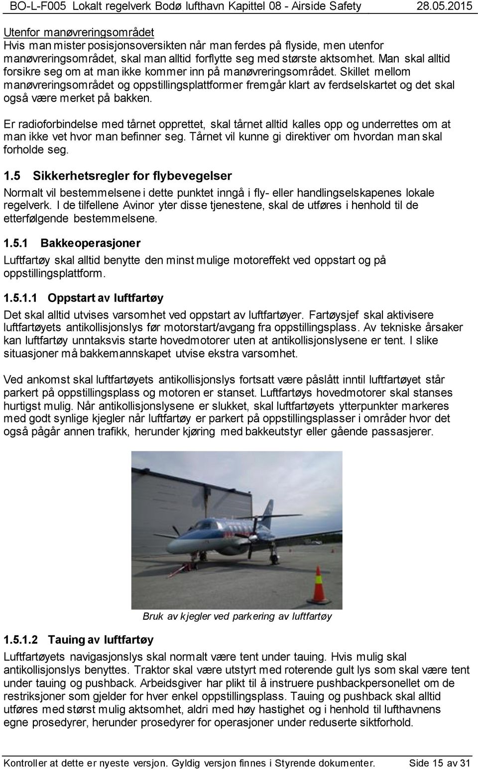 Skillet mellom manøvreringsområdet og oppstillingsplattformer fremgår klart av ferdselskartet og det skal også være merket på bakken.