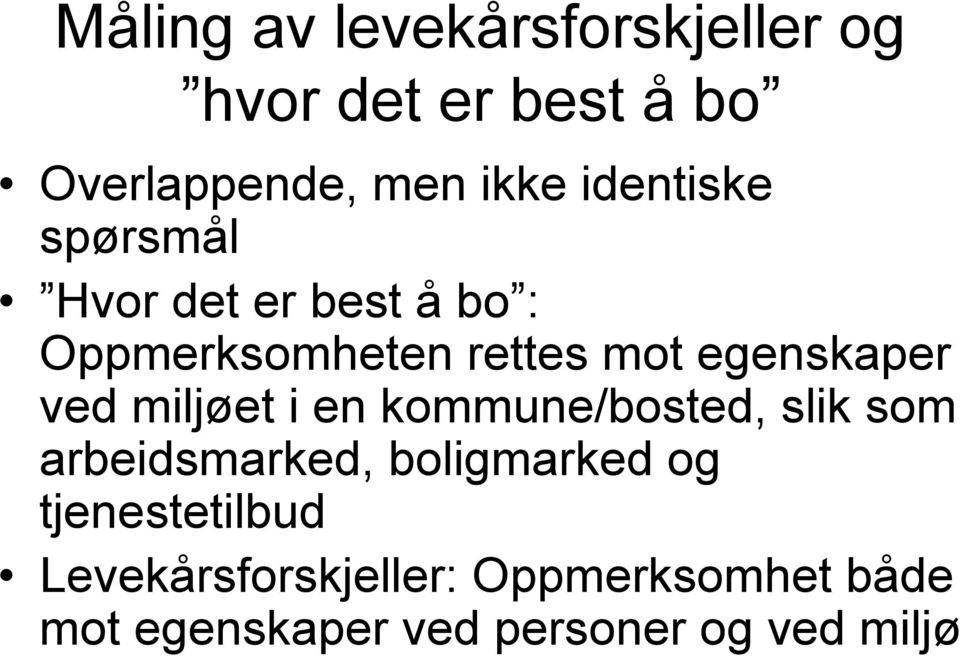 ved miljøet i en kommune/bosted, slik som arbeidsmarked, boligmarked og