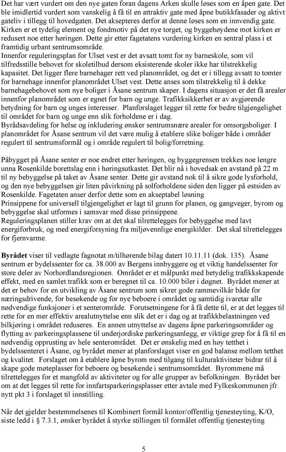 Kirken er et tydelig element og fondmotiv på det nye torget, og byggehøydene mot kirken er redusert noe etter høringen.