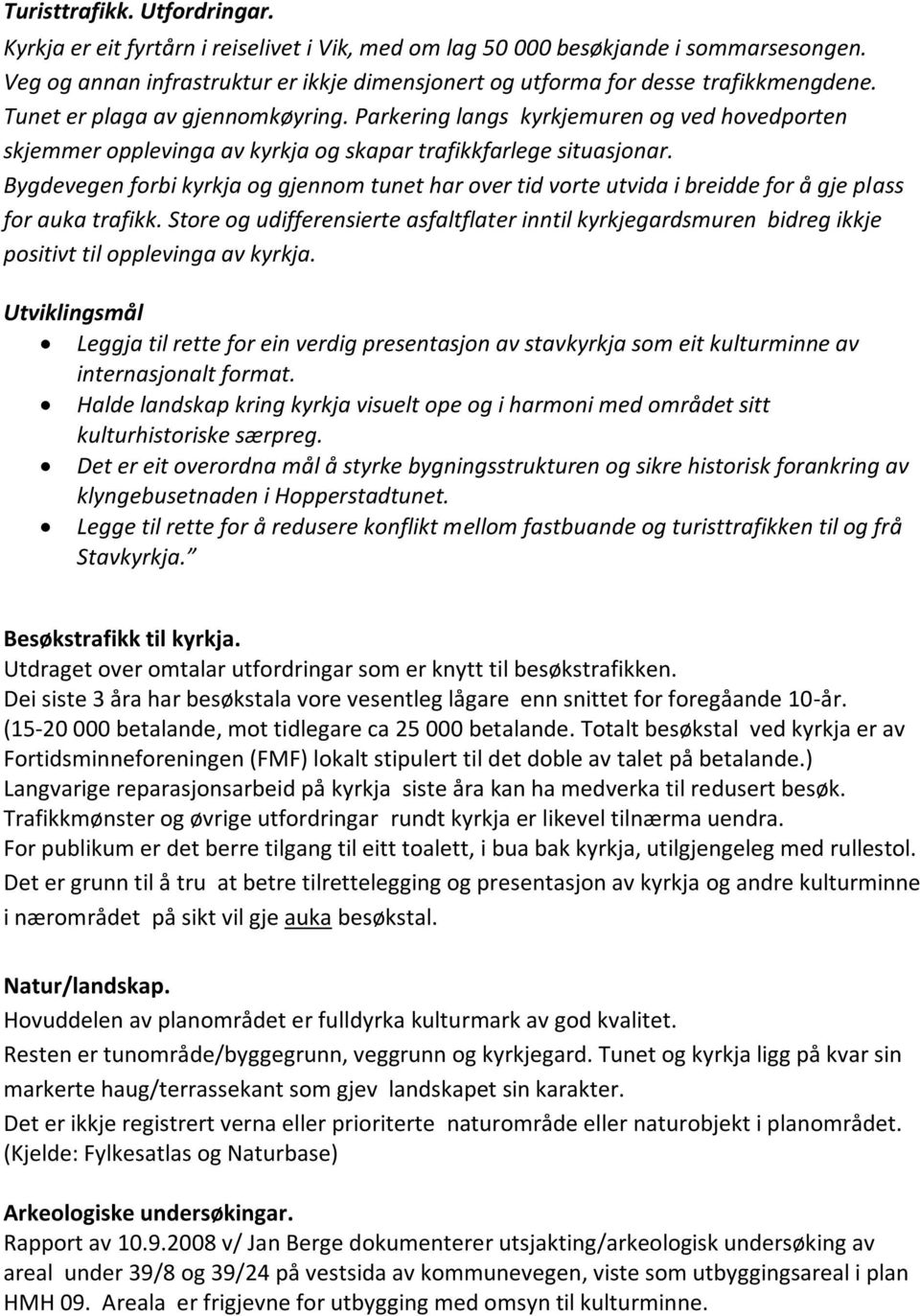 Parkering langs kyrkjemuren og ved hovedporten skjemmer opplevinga av kyrkja og skapar trafikkfarlege situasjonar.