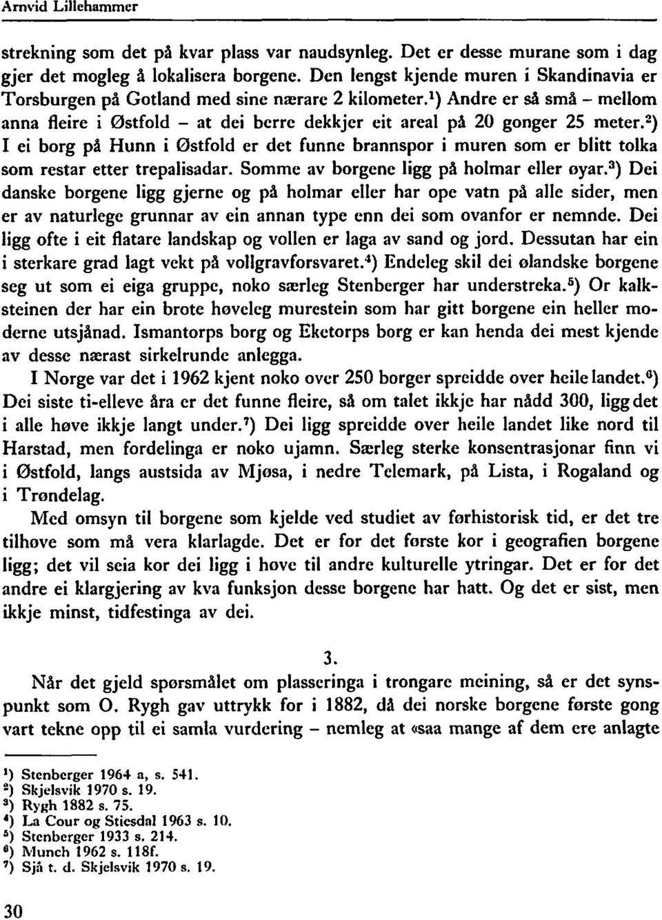 ?) I ei borg på Hunn i Østfold er det funne brannspor i muren som er blitt tolka som restar etter trepalisadar.