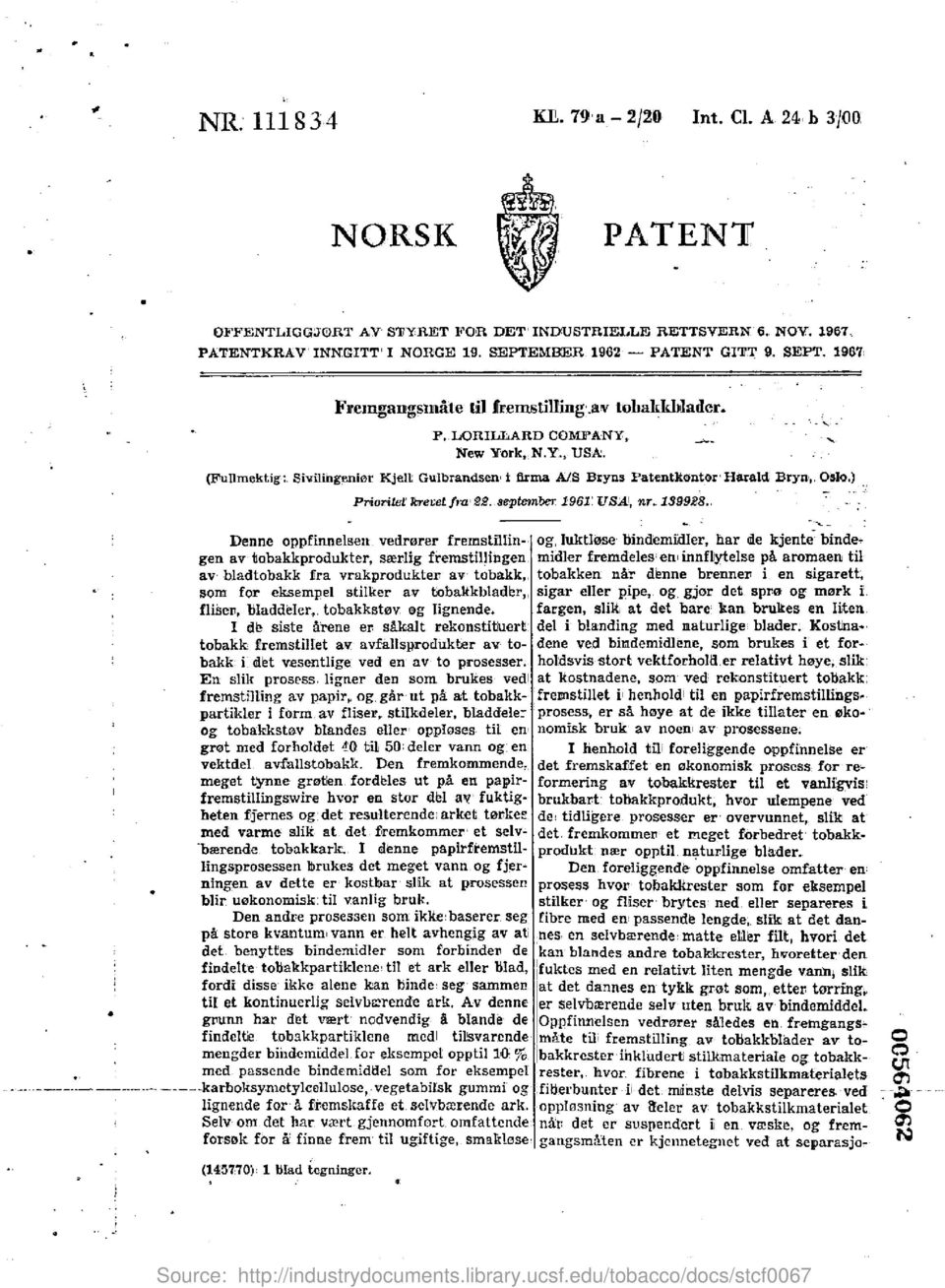 Prdoritet' krecet fra~ P september 1'961' LISAi, nr 1399E8, Denne oppfinnelsenn vedrerer fremstillin-gen av tobakkprodukter, sa :rlig ftemstillingenn av bladtobakk fra vrakprodukter av tobakk,, som