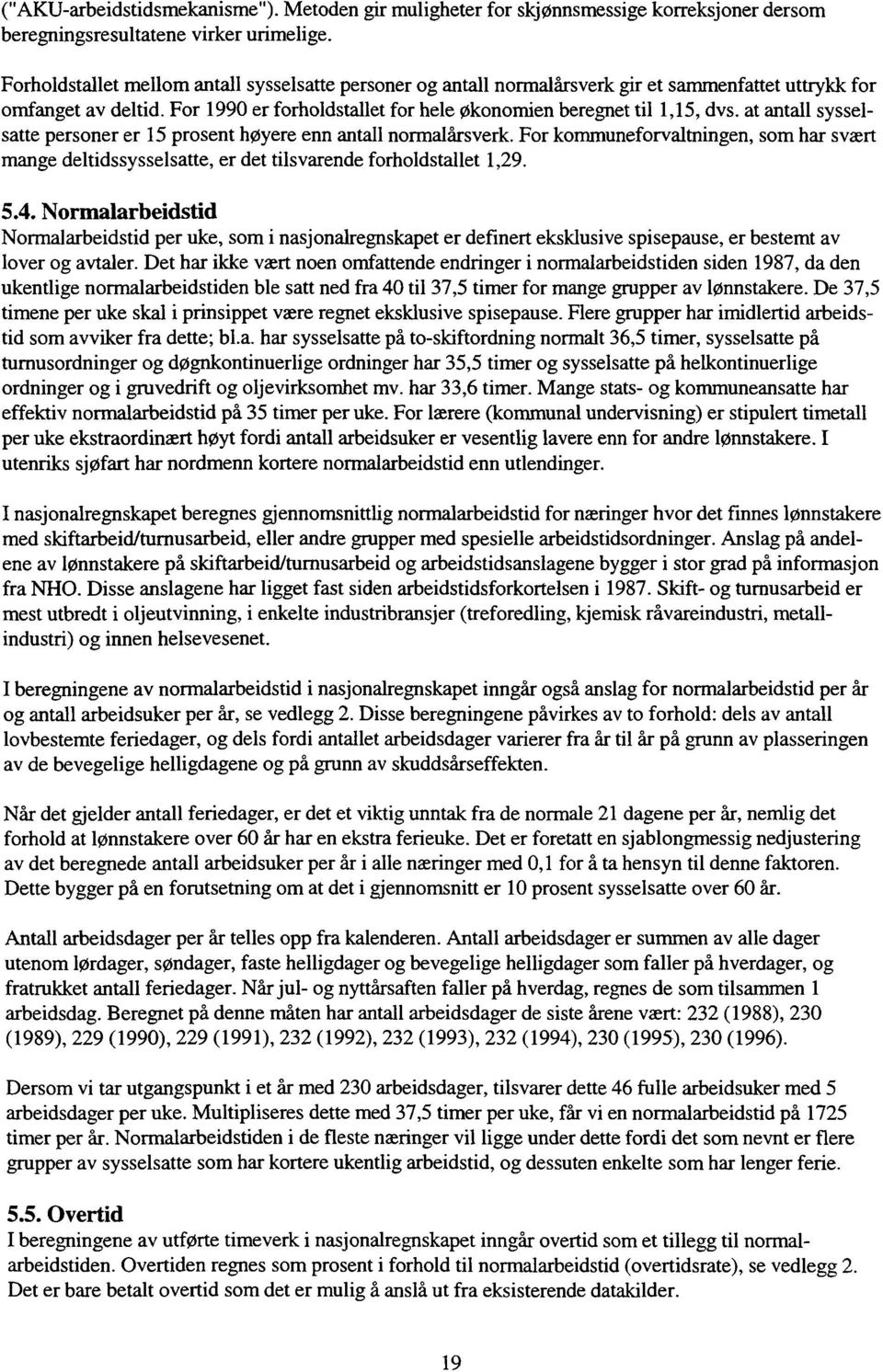 at antall sysselsatte personer er 15 prosent høyere enn antall normalårsverk. For kommuneforvaltningen, som har svært mange deltidssysselsatte, er det tilsvarende forholdstallet 1,29. 5.4.