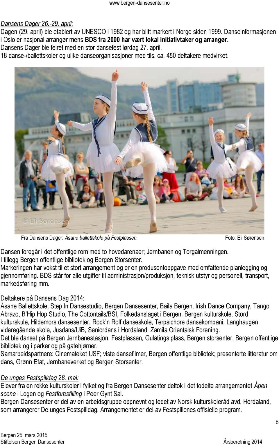 18 danse-/ballettskoler og ulike danseorganisasjoner med tils. ca. 450 deltakere medvirket. Fra Dansens Dager: Åsane ballettskole på Festplassen.
